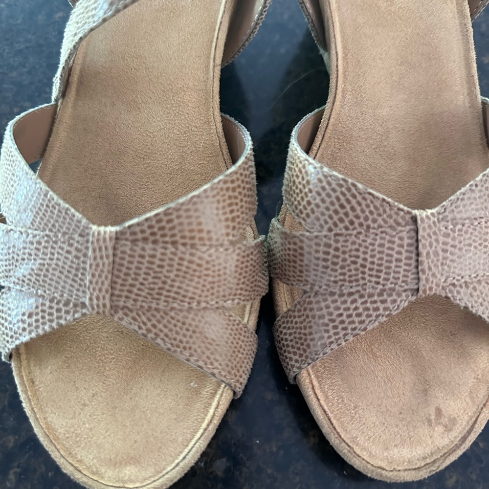 AEROSOLES Tan Criss-Cross sandals